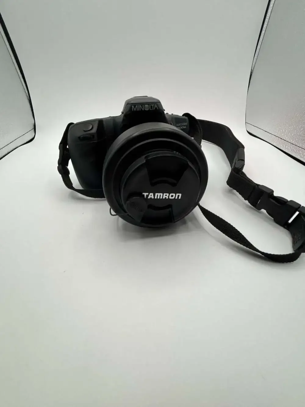 Minolta Maxxum 500si 35mm SLR Film Camera with Tamron 28-80mm Lens